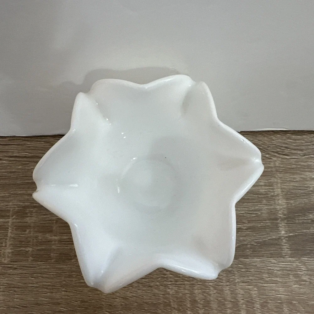 FENTON Milk Glass‎ Vintage Ruffled Bowl Hobnail Pattern 3